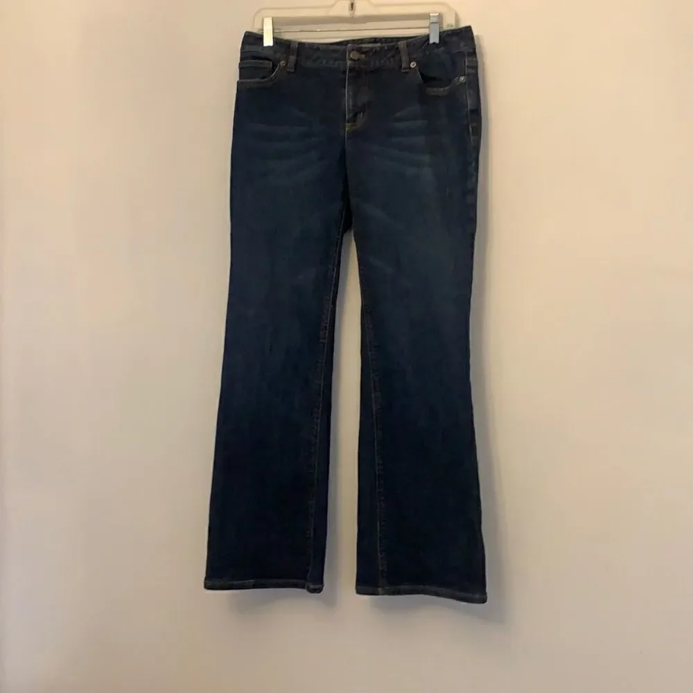 Ann Taylor size 8 denim jeans with embellished back pockets. Inseam 27” EUC